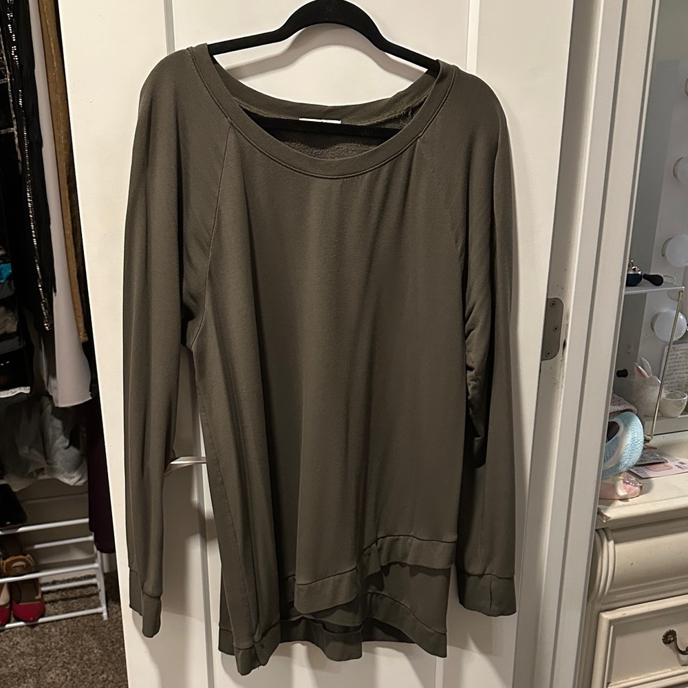 American Threads Green Long Sleeve Top